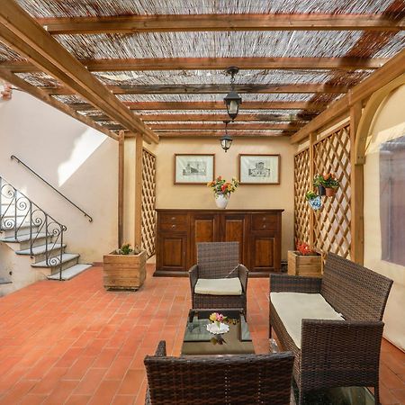 Antica Residenza Santa Chiara -City Center Лукка Экстерьер фото