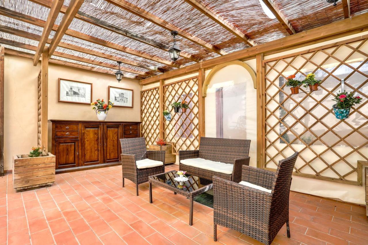 Antica Residenza Santa Chiara -City Center Лукка Экстерьер фото