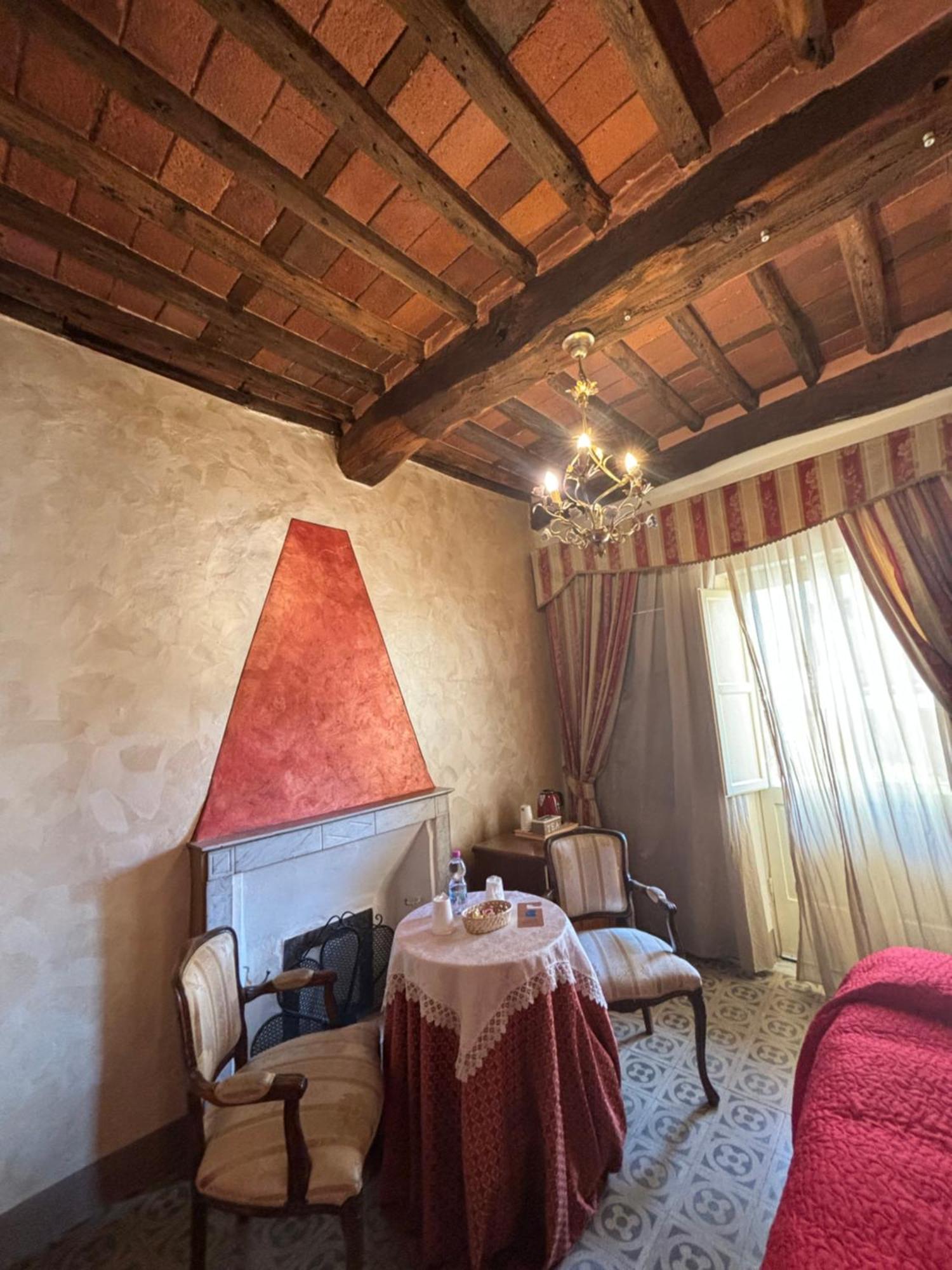 Antica Residenza Santa Chiara -City Center Лукка Экстерьер фото