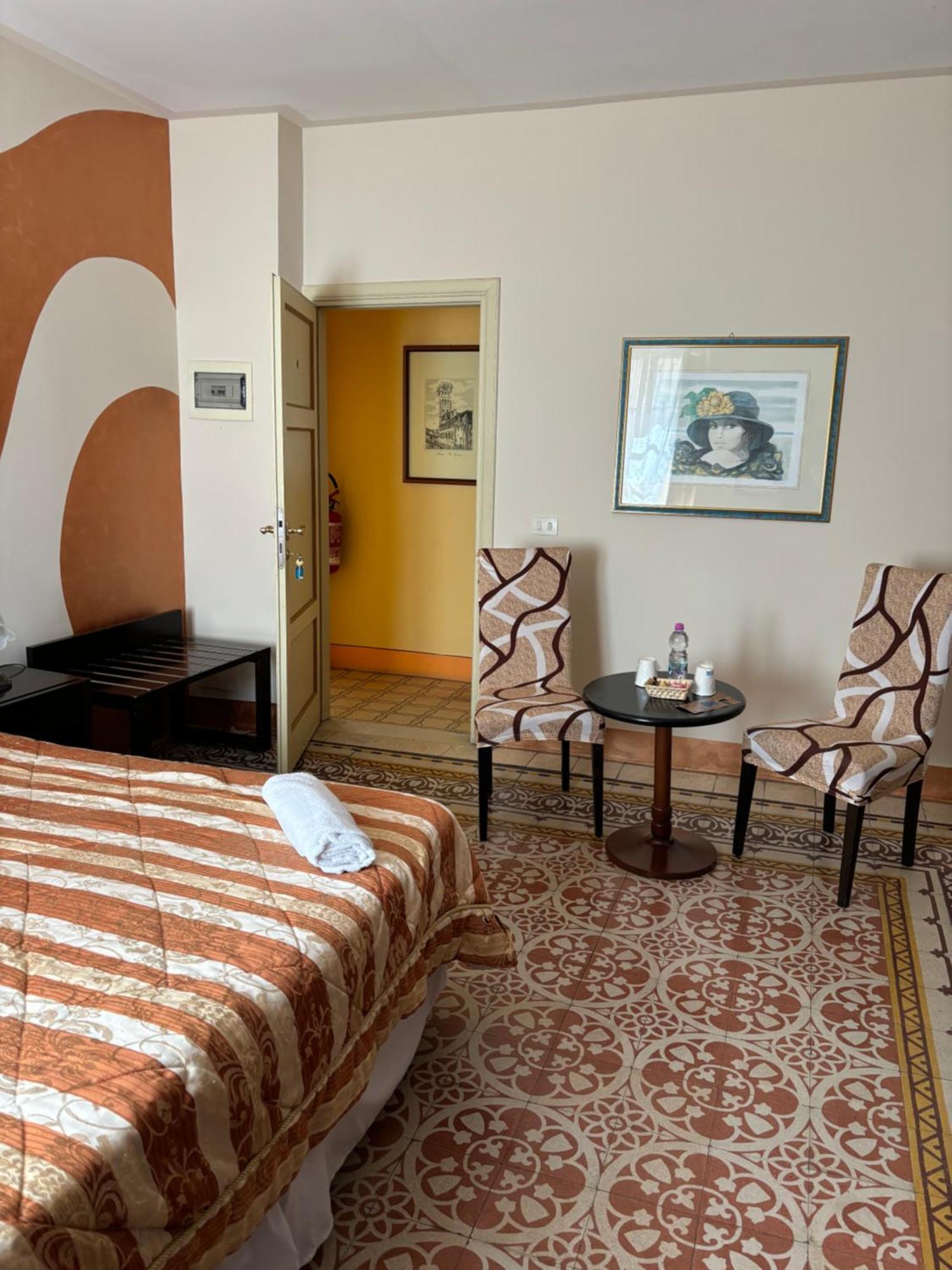 Antica Residenza Santa Chiara -City Center Лукка Экстерьер фото