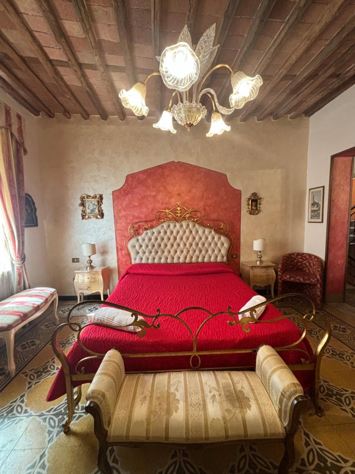 Antica Residenza Santa Chiara -City Center Лукка Экстерьер фото