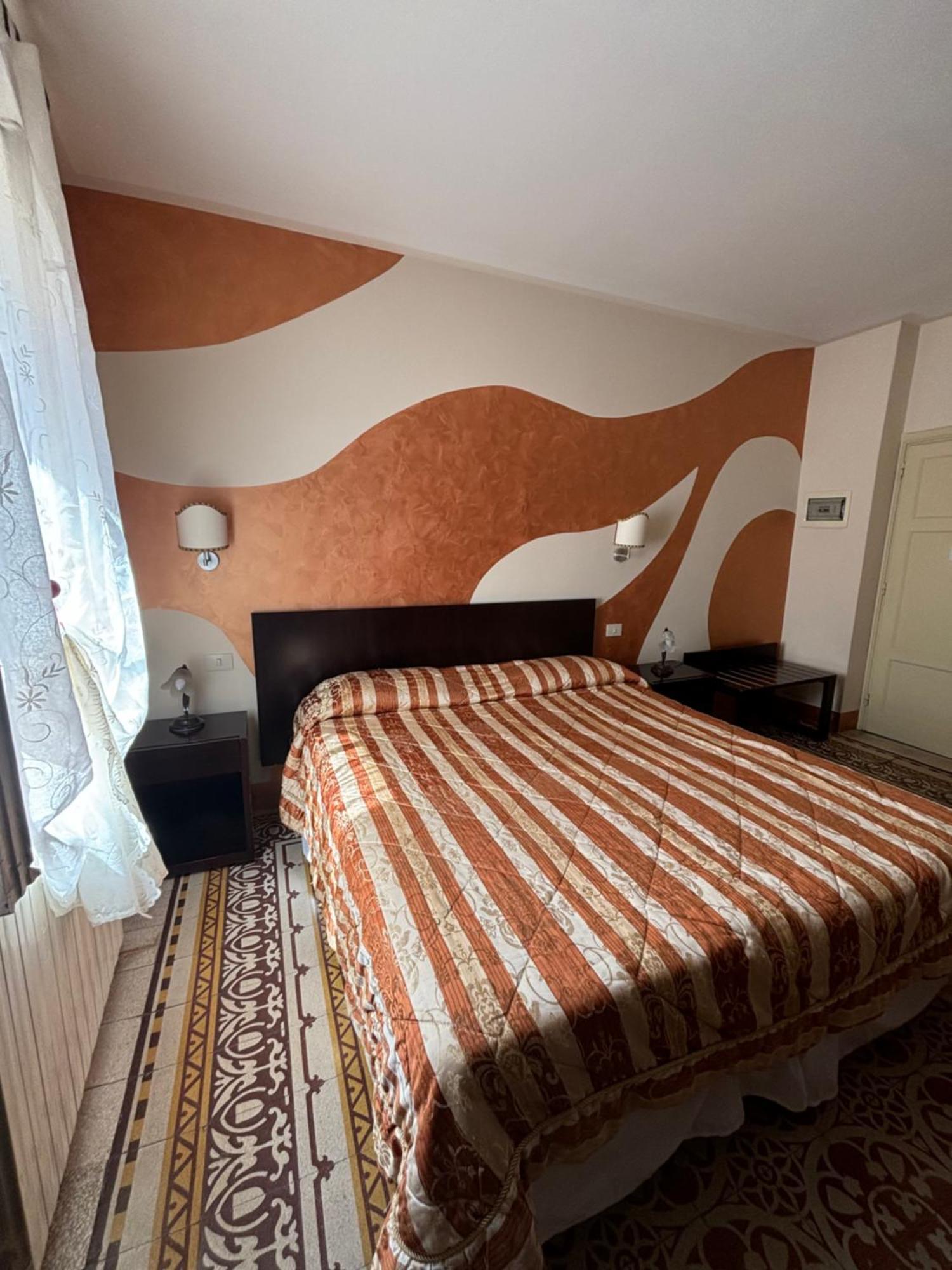 Antica Residenza Santa Chiara -City Center Лукка Экстерьер фото